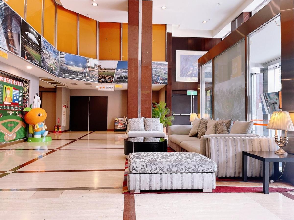 Orange Hotel - Park, Taichung Exterior photo