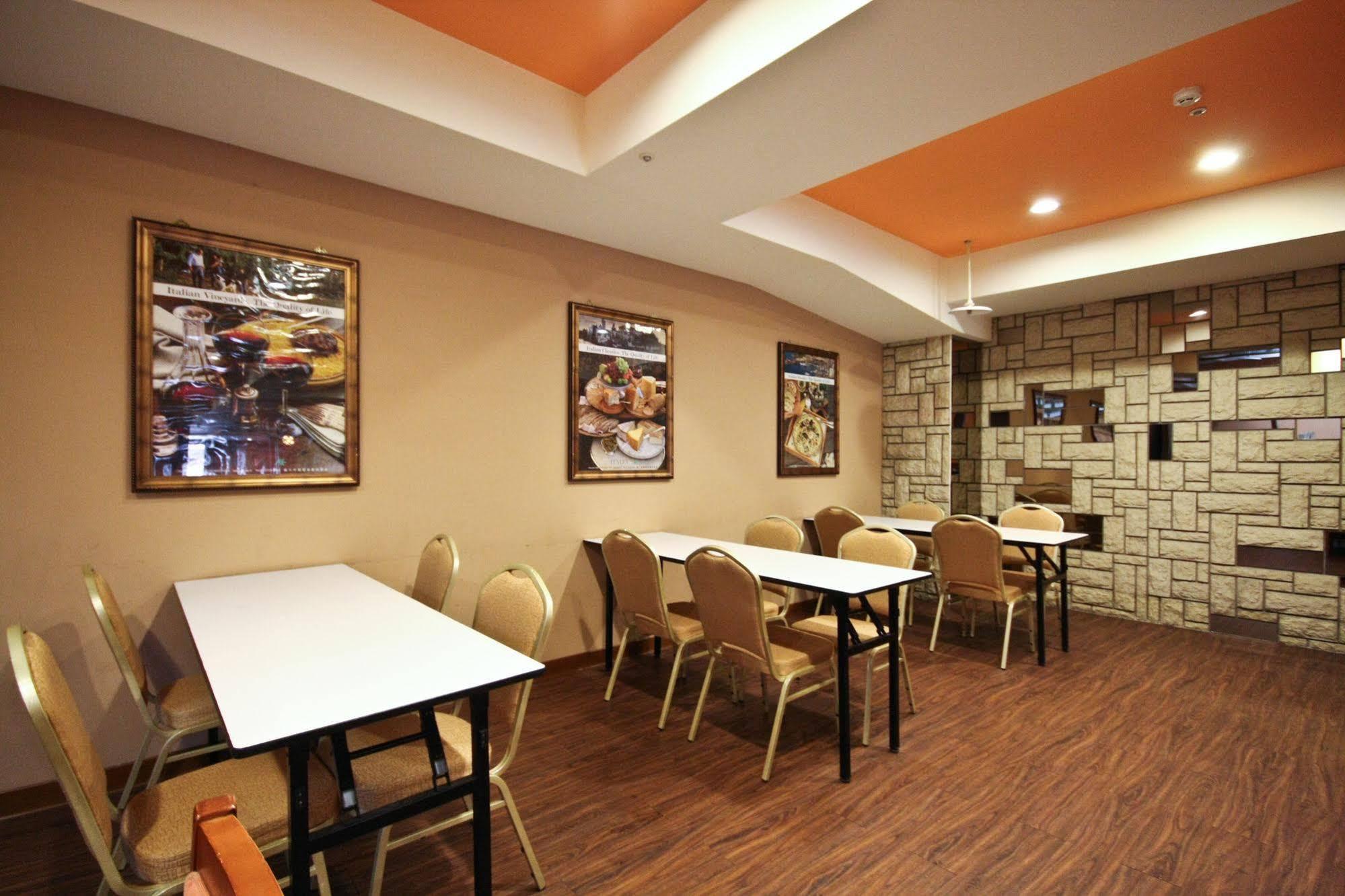Orange Hotel - Park, Taichung Exterior photo