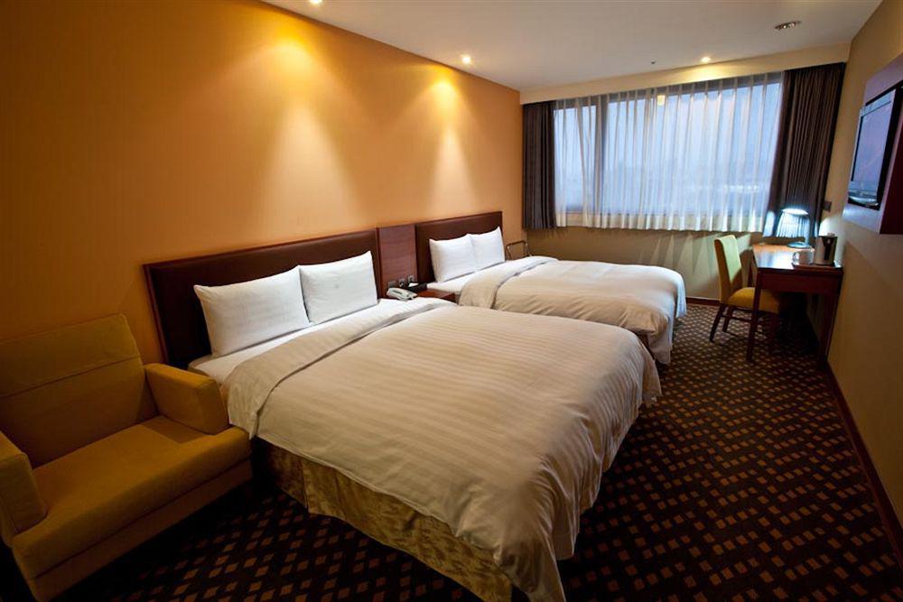 Orange Hotel - Park, Taichung Exterior photo